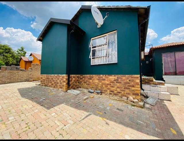 3 BEDROOM HOUSE FOR SALE IN COSMO CITY